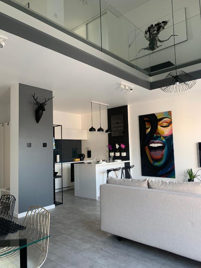Two-Levels Penthouse With A Garden In The City Center Apartman Łódź Kültér fotó