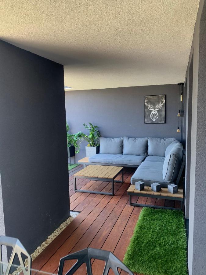Two-Levels Penthouse With A Garden In The City Center Apartman Łódź Kültér fotó
