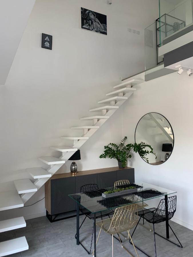 Two-Levels Penthouse With A Garden In The City Center Apartman Łódź Kültér fotó